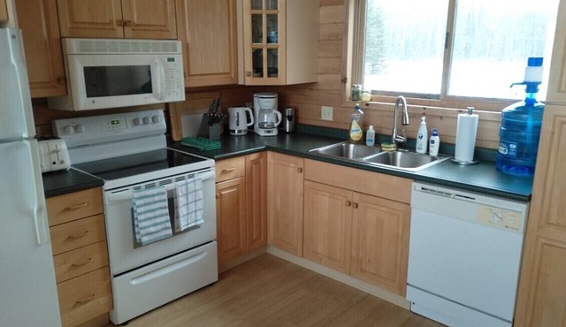 Ideal for hunters and anglers year round in the heart of Lake of the Woods ON in Lake of The Woods