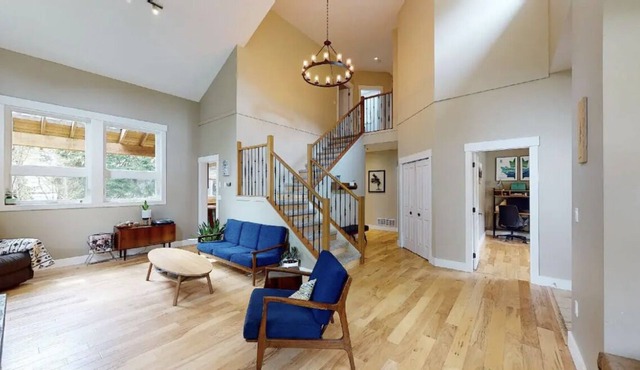 Idyllic Brackendale Family Home w/ Hot Tub