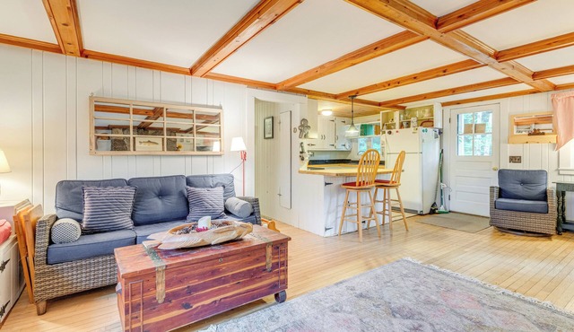 Idyllic Lakefront Cottage Near Mount Sunapee in Bradford