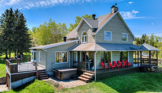 Idyllic Nature Retreat | Hot tub & Scenic Views