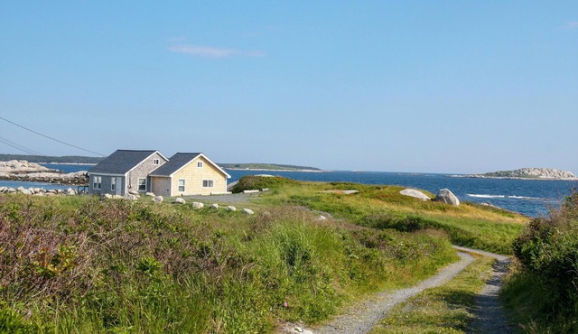 Idyllic Oceanfront Cottage, Near Peggy's Cove!