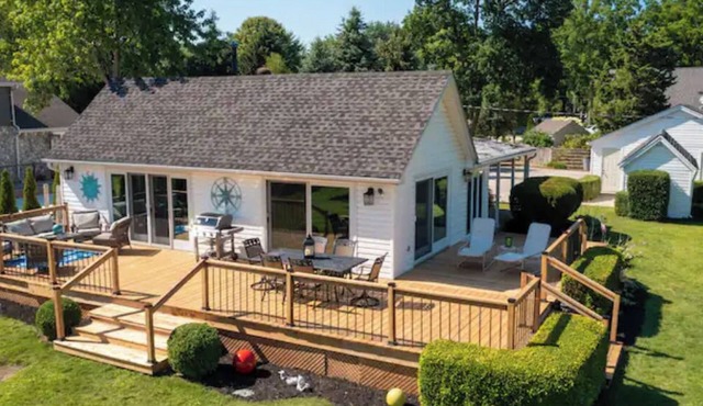 Immaculate waterfront cottage; Serenity On The Bluff