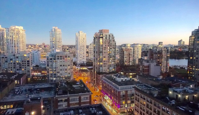 In the Heart of Vancouver Sought-after Yaletown area with MINIMUM 30 DAYS stay.