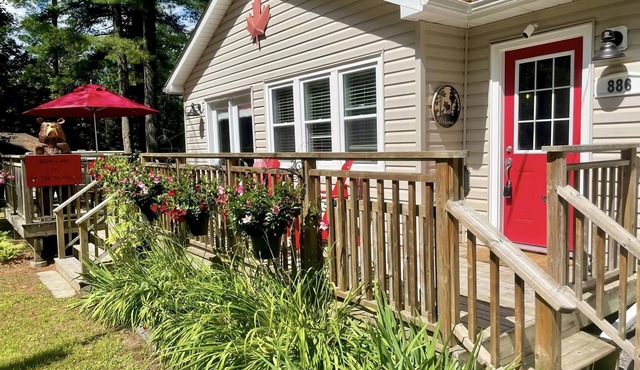 Inn The Moment: A Bright and Cozy Getaway in the Heart of Muskoka
