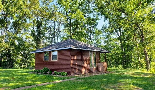 Inn The Orchard, Modern Log Cabin, on water edge