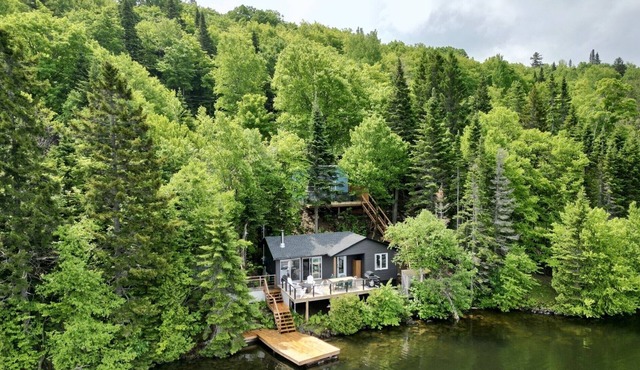 Intimate mini chalet. Lakeside. in Saint-Aubert