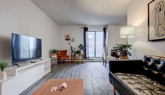 Inviting 1BR on Rene-Levesque