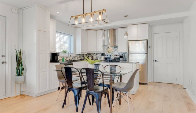 Inviting and Cozy Gem Prime Location and EV Parking