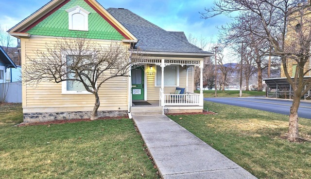 Inviting Home Steps From LCSC & Downtown Lewiston in Lewiston