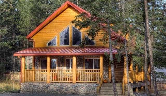 Iron Ring Log Chalet, Stay 3 nights, pay for 2 nights, Hot Springs Passes Incl.