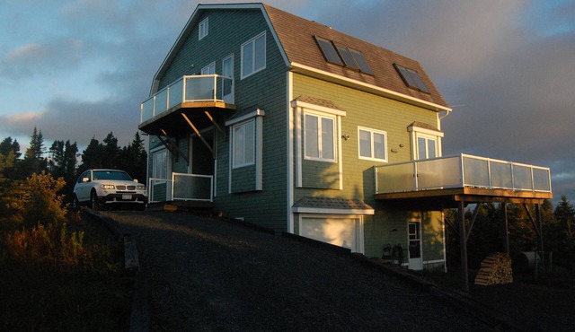 Island House Above Trees! 360° Oceanview, 4BR, Car-Accessible, Near Lunenburg