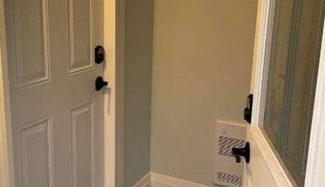 "Jellybean row" Main Floor 1 Bedroom Apt- Downtown