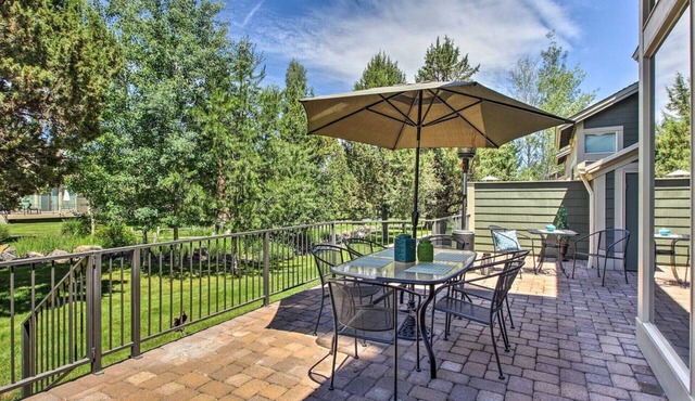 Juniper Creek Inn: relaxing creekside getaway—free resort passes & adventure! in Redmond