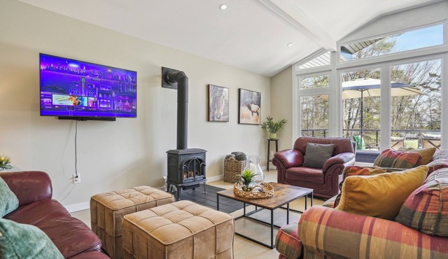 Kahshe House: Newly Reno'd Summer Retreat