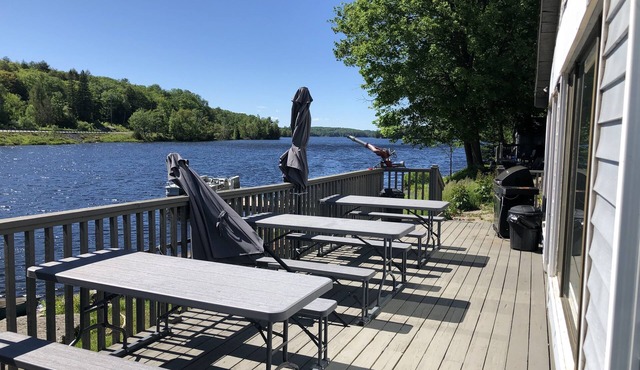 KAYAKS, CANOE, PADDLE BOARDS, WIFI,