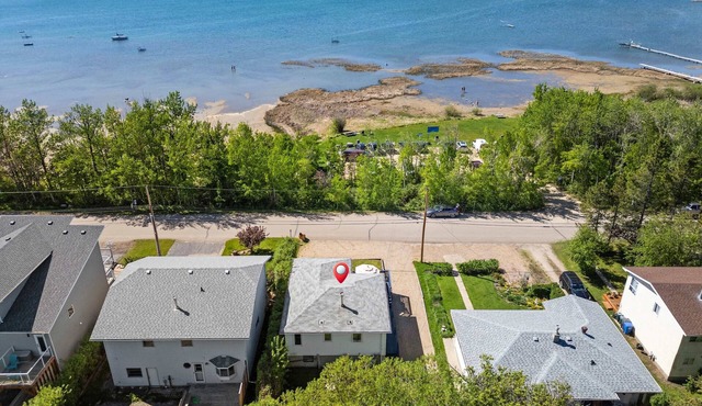 Kinepik Cottage Sunroom with Beach Access
