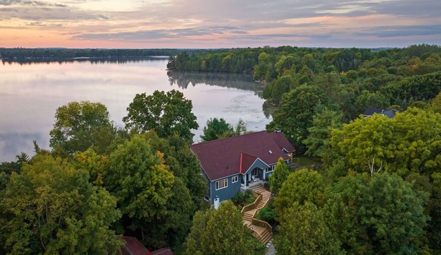 King Estate Rideau | Waterfront | Sleeps 16 | 4 Acres | Views!