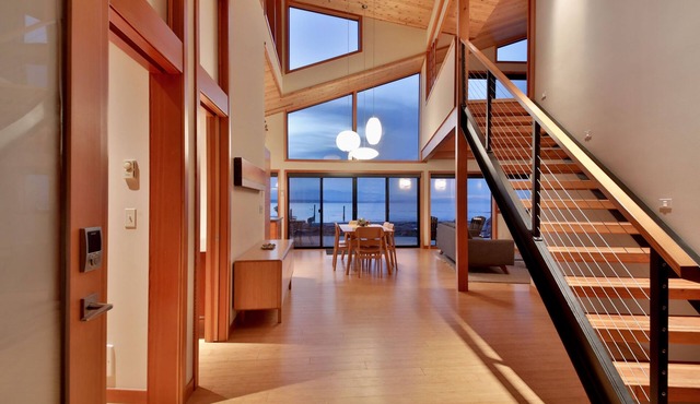 KINGFISHER BEACH HOUSE - West-facing waterfront! Perfect for World Cup 2026! in Clinton