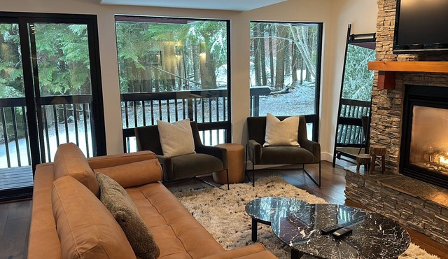 Kokanee Lodge - Walk to Gondola, Hot Tub, Private