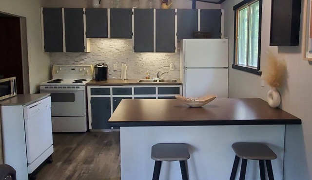 LAC DU BONNET COTTAGE FOR RENT - NEWLY RENOVATED!