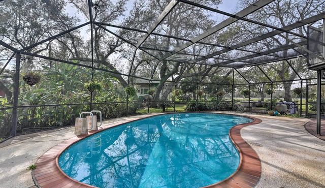 Lake Access & Pool: Spacious Freeport Home! in Freeport