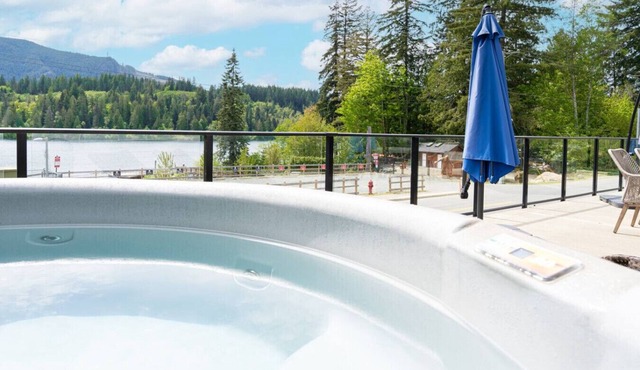 Lake Cowichan Lookout | Lakefront | Hot Tub | Pets