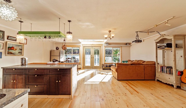 Lake Errock 3 Bd House in Country Paradise 1.5 hours from Vancouver city.
