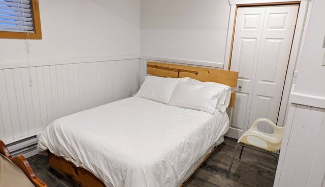 Lake front Cottage for Rent in St-Donat/Chalet sur lac à louer