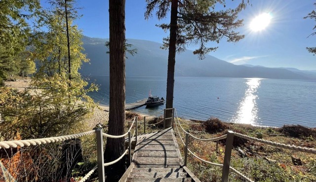 Lake Front, Boat Access only house on private acreage