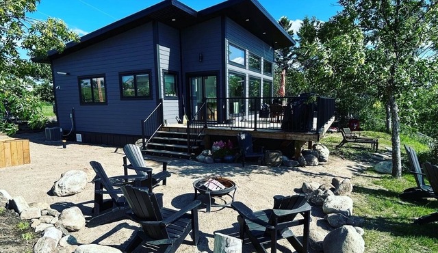 Lake front cabin on Last Mountain Lake