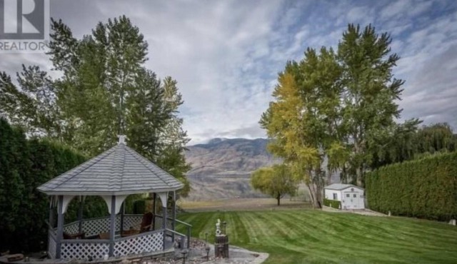 Lake front house minutes away from Tobiano Golf course