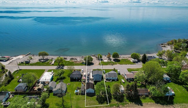 Lake Front Retreat with boat access and private beach