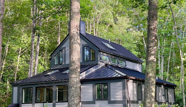 Lake Living Done Right! 3-bedroom year around house!