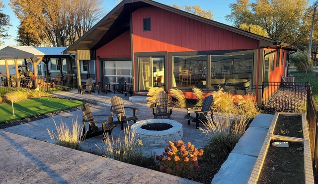 Lake St Clair Waterfront Cottage - Private Boat Launch & Dock - Fishing - Beach.