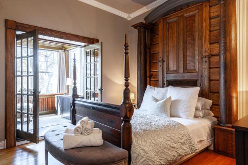 Lake Suite with Sunroom by Henry House Stays