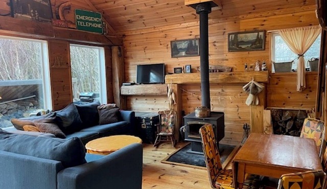Lake Superior Waterfront Cottage ! 2BD + Loft