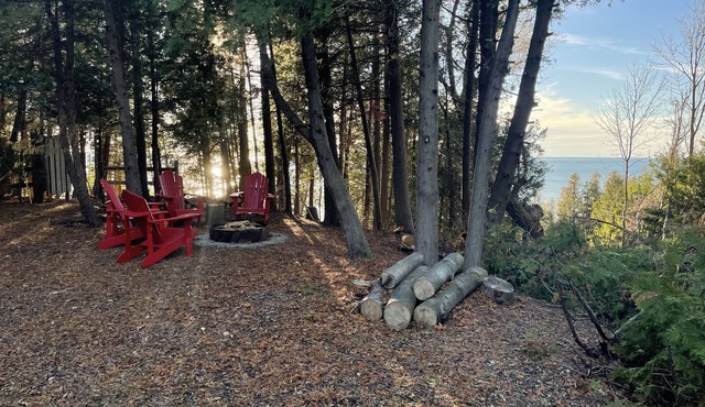 Lake-view Cottage on the bluffs above Lake Huron. Private Stairs down to beach.