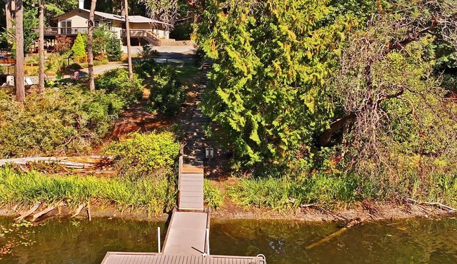 Lake View & Dock Access |Fast & Reliable Internet | Game Room | Pet Friendly in Anderson Island