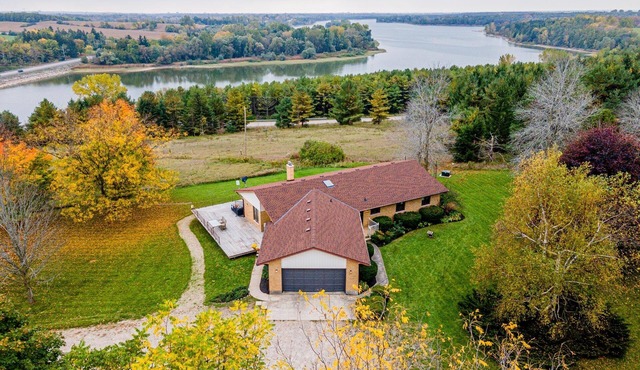 Lake View House on 5 acres with trail access