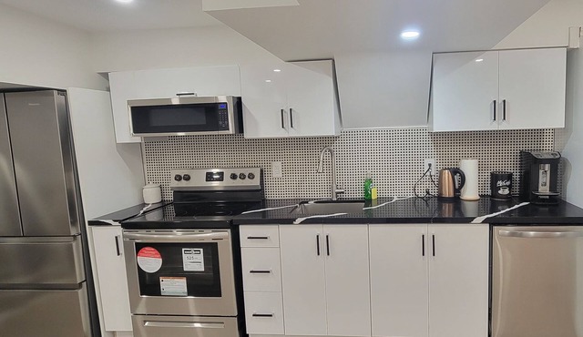 Lake Walk House a 3 Bed 2 Bath Basement Apartment in the Golden Horseshoe