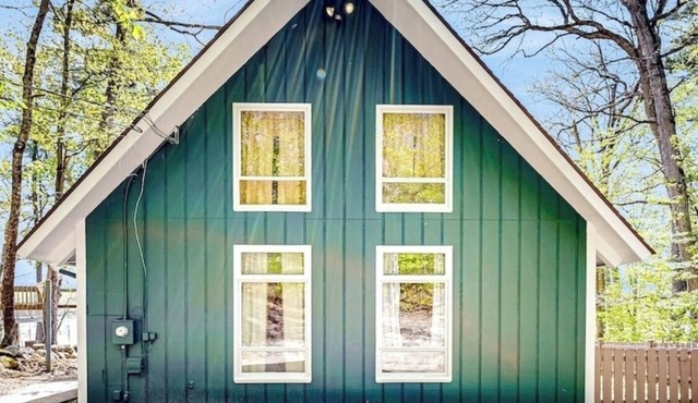 Lake Winnipesaukee 4 season lakefront home! 2.5 miles to downtown Wolfeboro. in Wolfeboro