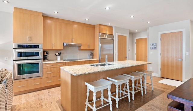 Lakefront 3 bedroom condo with large balcony, pool, gym and boat slip