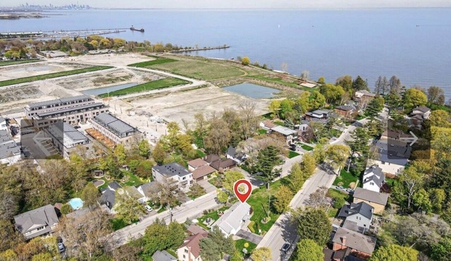 Lakefront Bungalow in Port Credit, Mississauga South