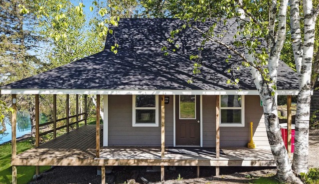 Lakefront Cabin with fireplace!