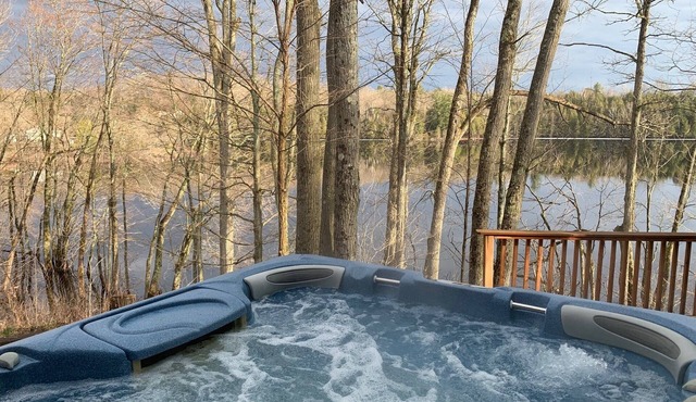 Lakefront Chalet located on 70 private acres of Beautiful Canadian Shield
