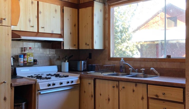 Lakefront cottage on Baptiste Lake