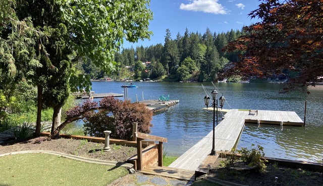 Lakefront Cottage- Private Dock & sandy beach
