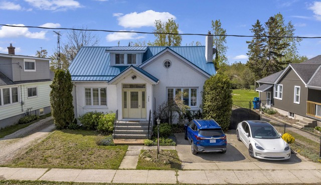 Lakefront Estate Home W/Guest House Private Beach!