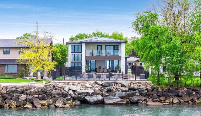 Lakefront Estate | Saltwater Pool | 6BR