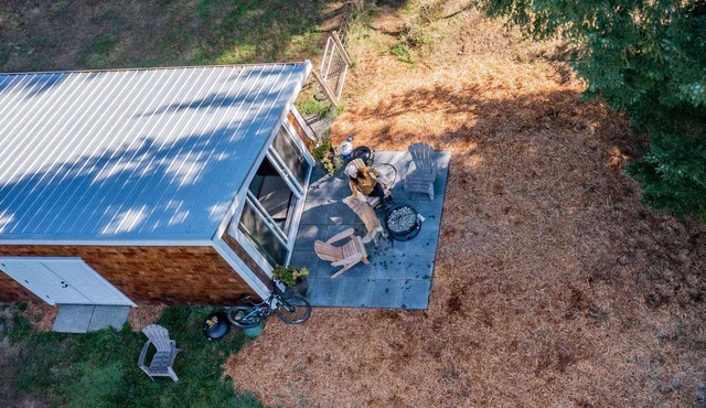 Lakefront Farm, Tiny House, Sauna Experience - Pet Friendly!